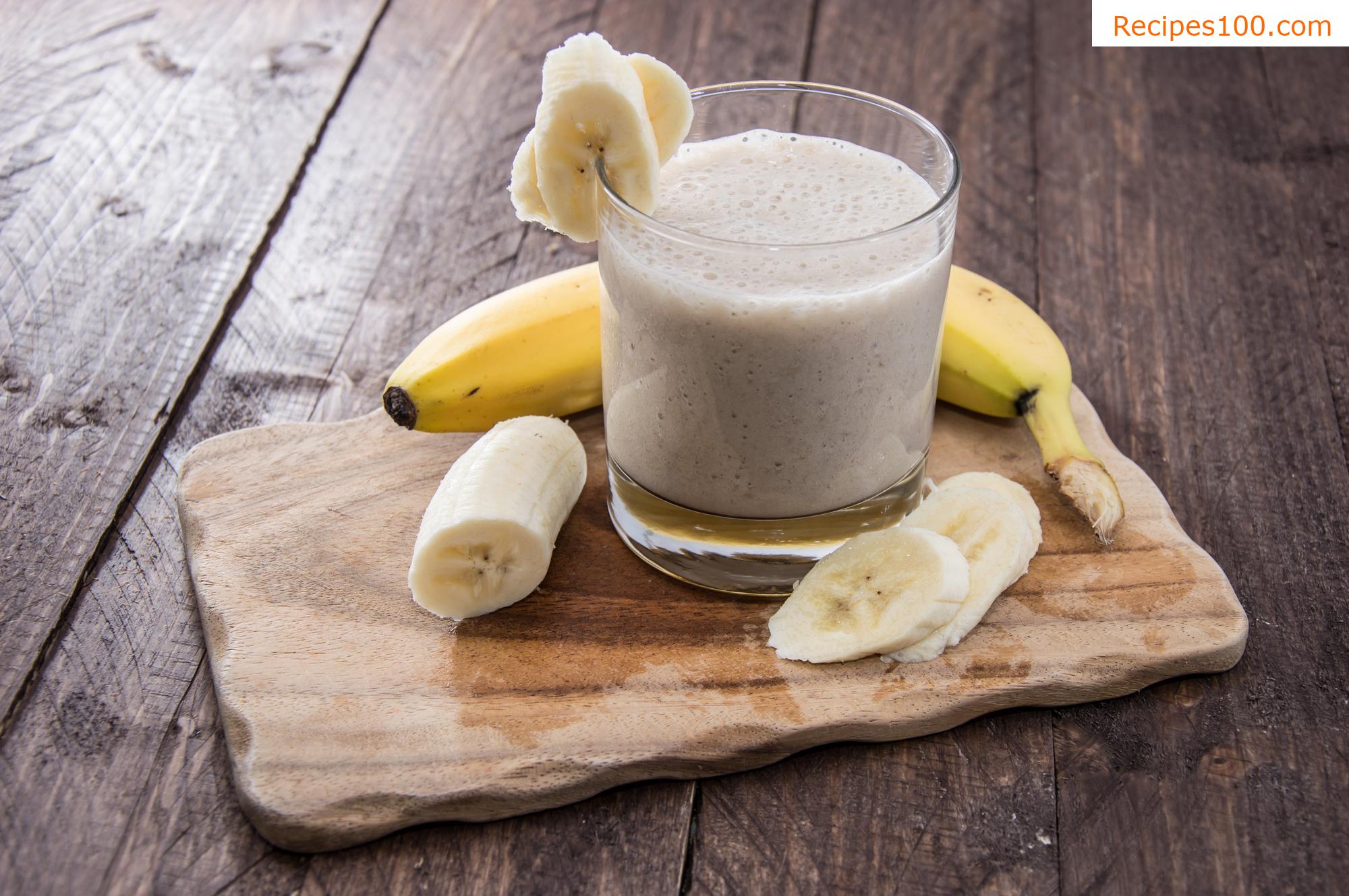 Almond-banana smoothie