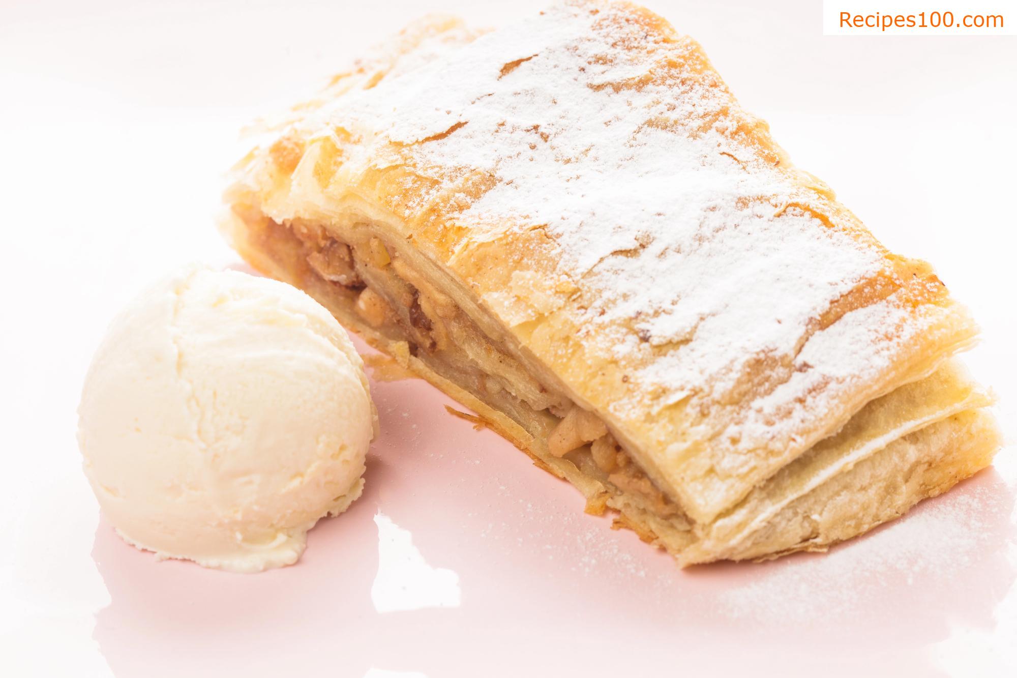 Apple strudel from cottage cheese dough