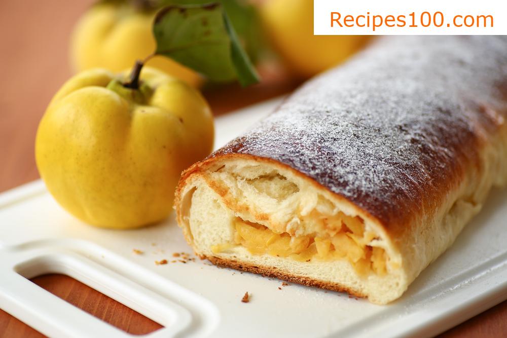 Apple strudel from unleavened dough