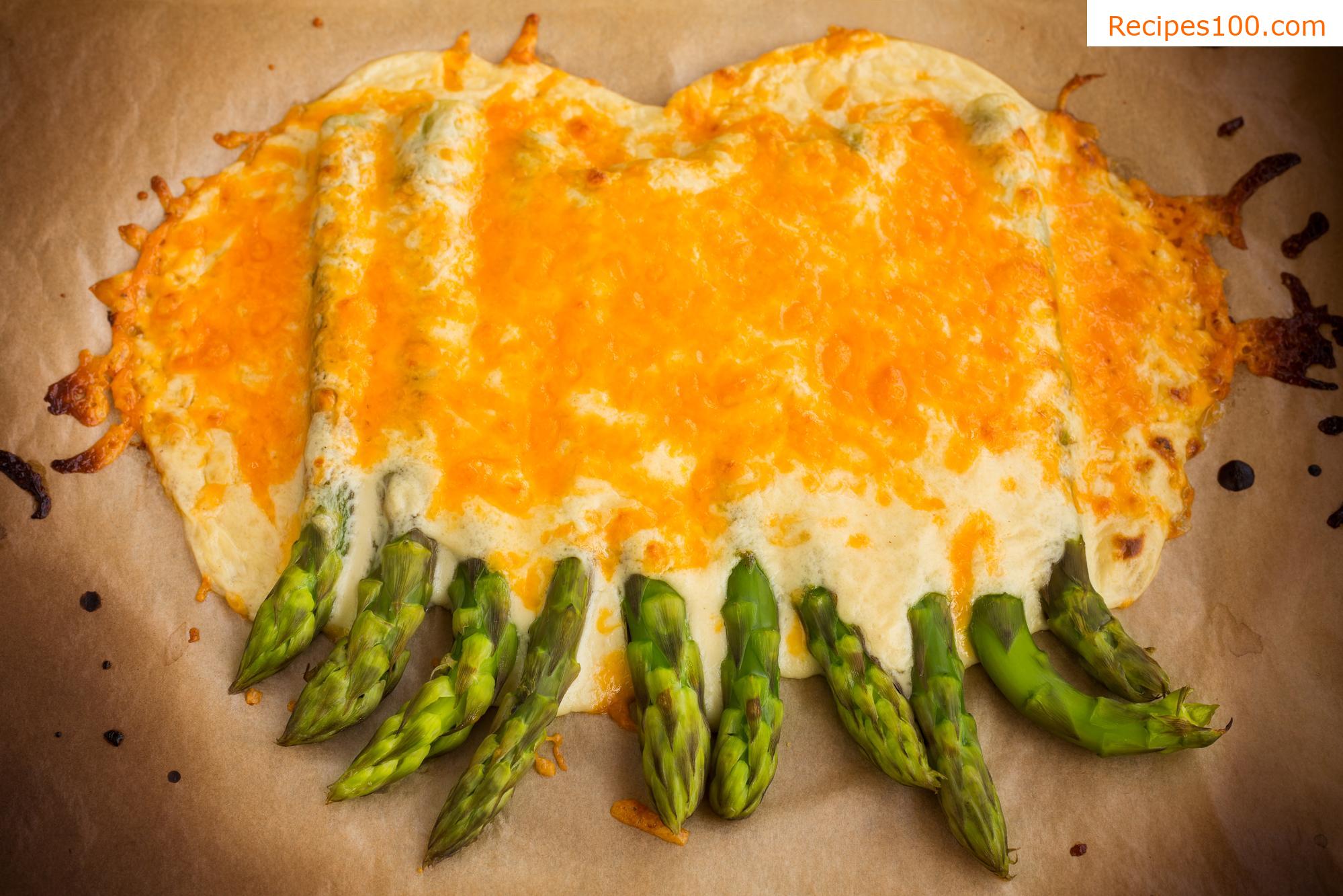 Asparagus gratin with cheese