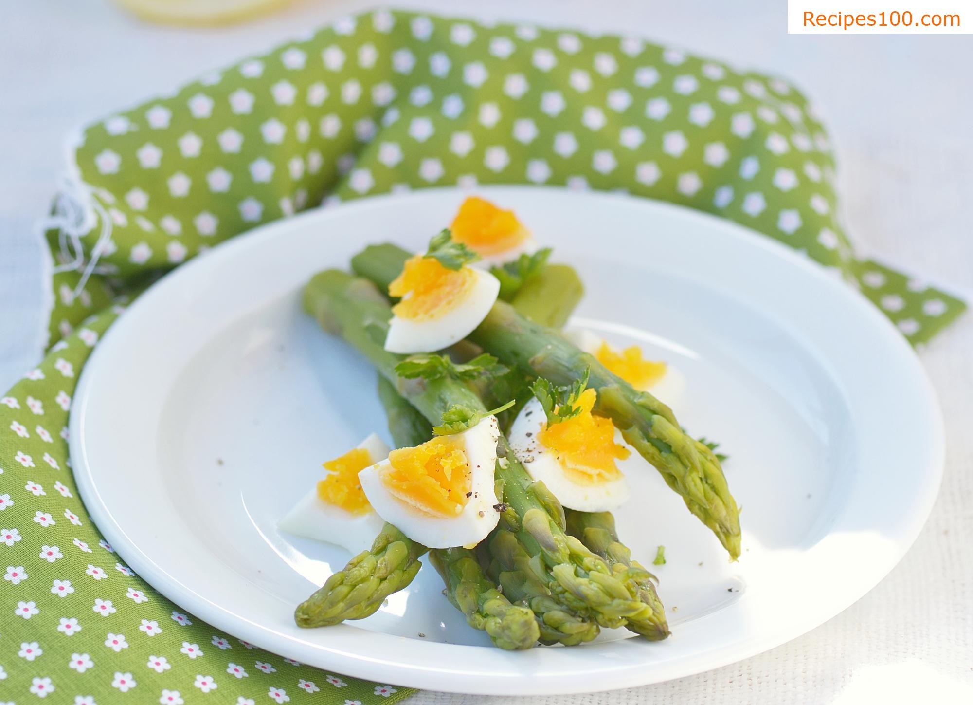 Asparagus salad with eggs