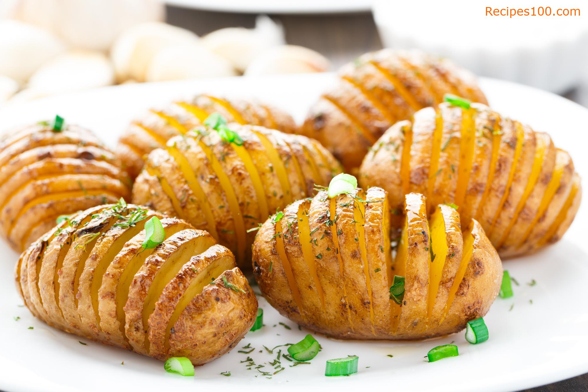 Baked crispy potatoes with cheese