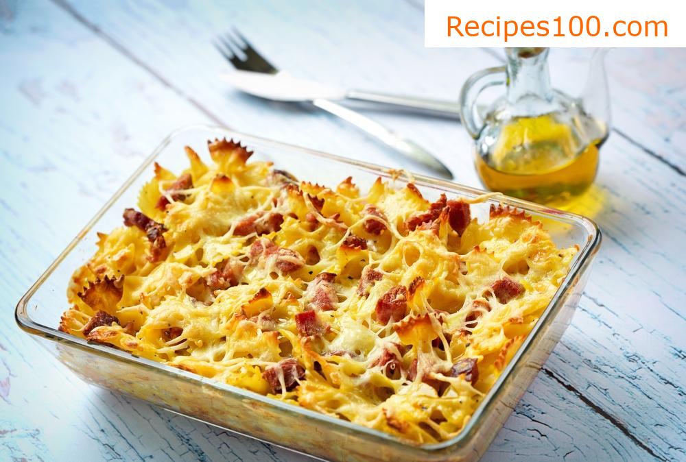 Baked pasta with smoked meat