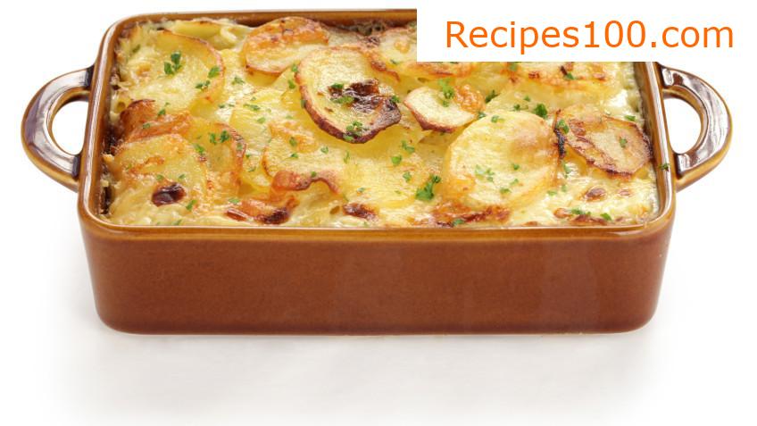 Baked potatoes with broccoli and cheese