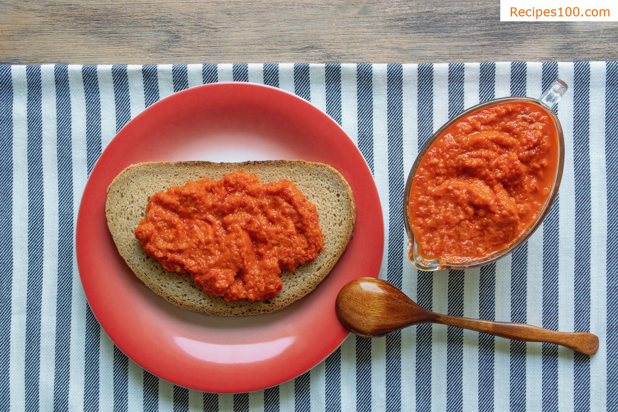 Balkan spread with sun-dried tomatoes