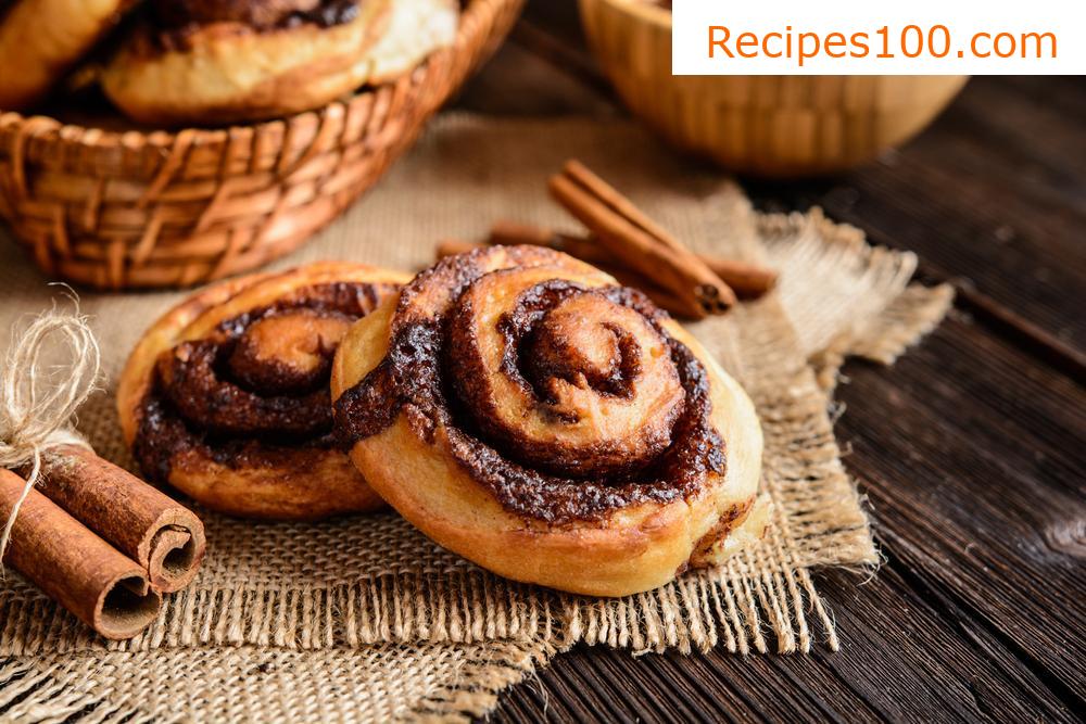 Butter - cinnamon rolls with the help of a cooking mixer