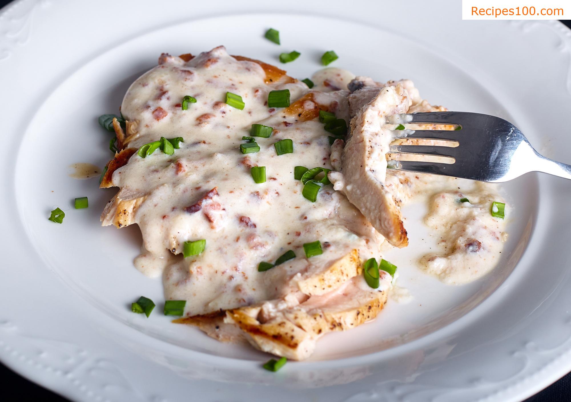 Chicken breasts with cheese sauce