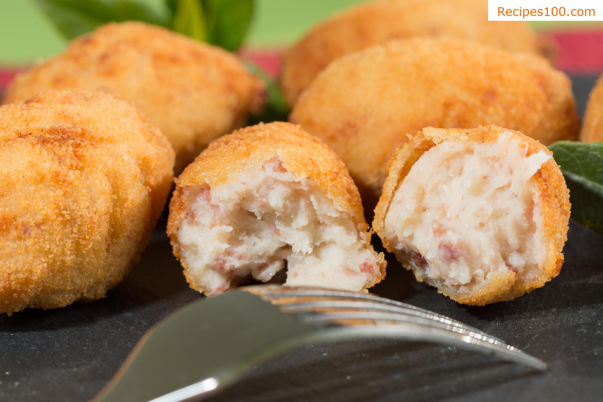 Chicken croquettes with red sauce