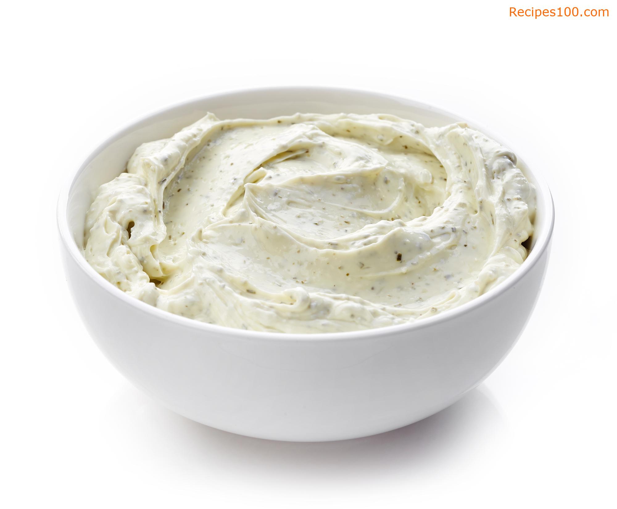 Cottage cheese spread with blue cheese and onion