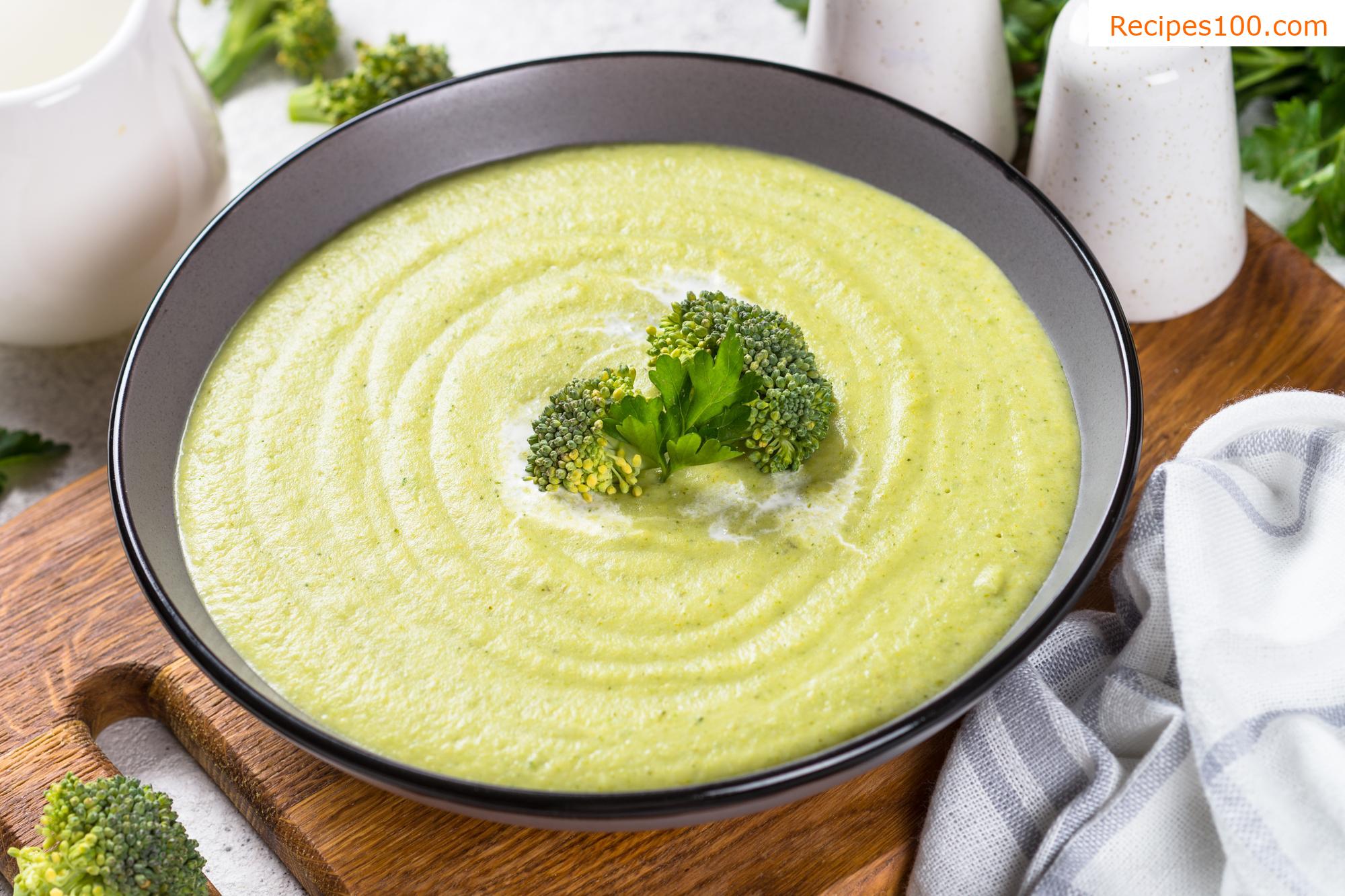 Delicate broccoli soup with cream