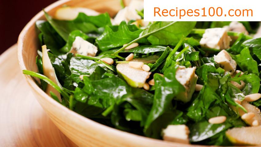 Fresh spinach salad with eggs