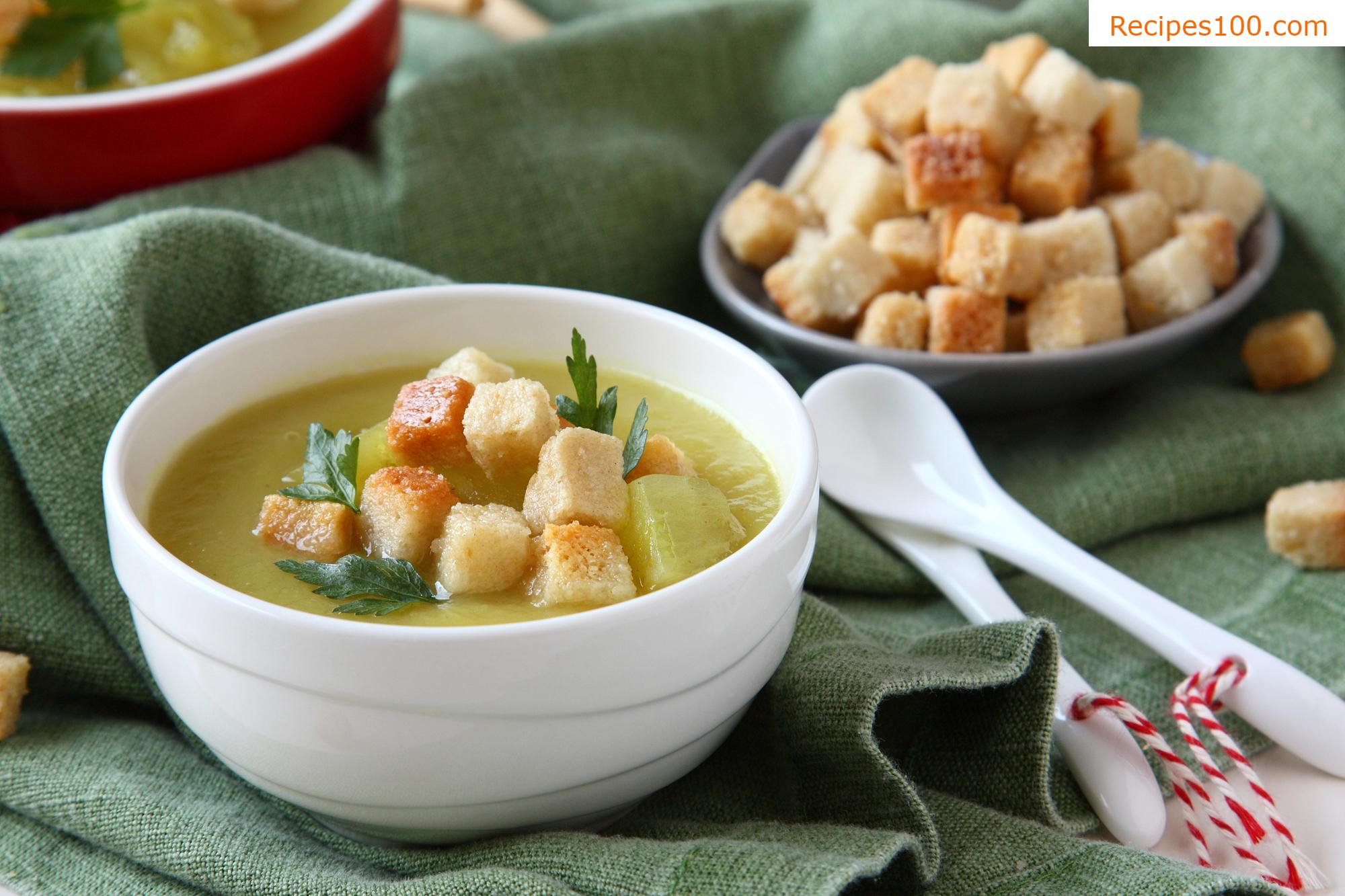 Garlic soup with potatoes