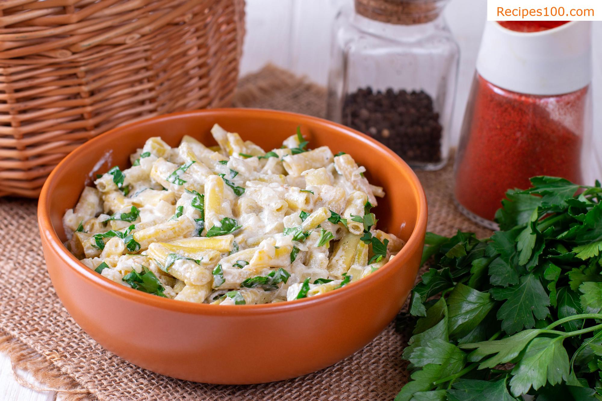 Green beans in cream with dill