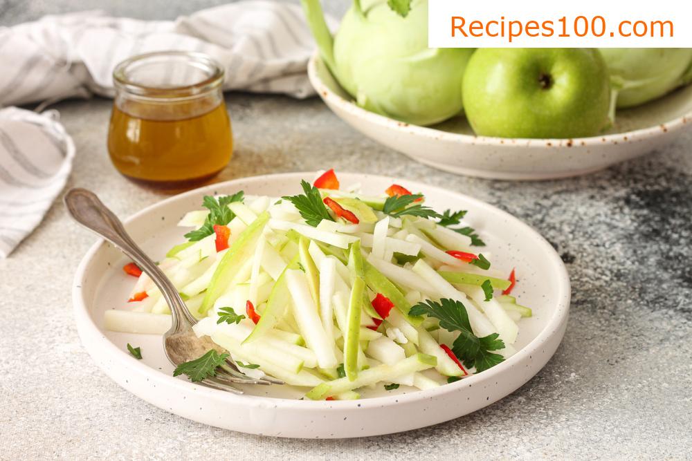 Kohlrabi salad with apples and carrots