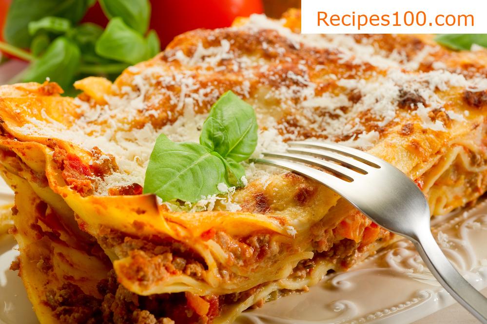 Lasagna with cheese and ground meat