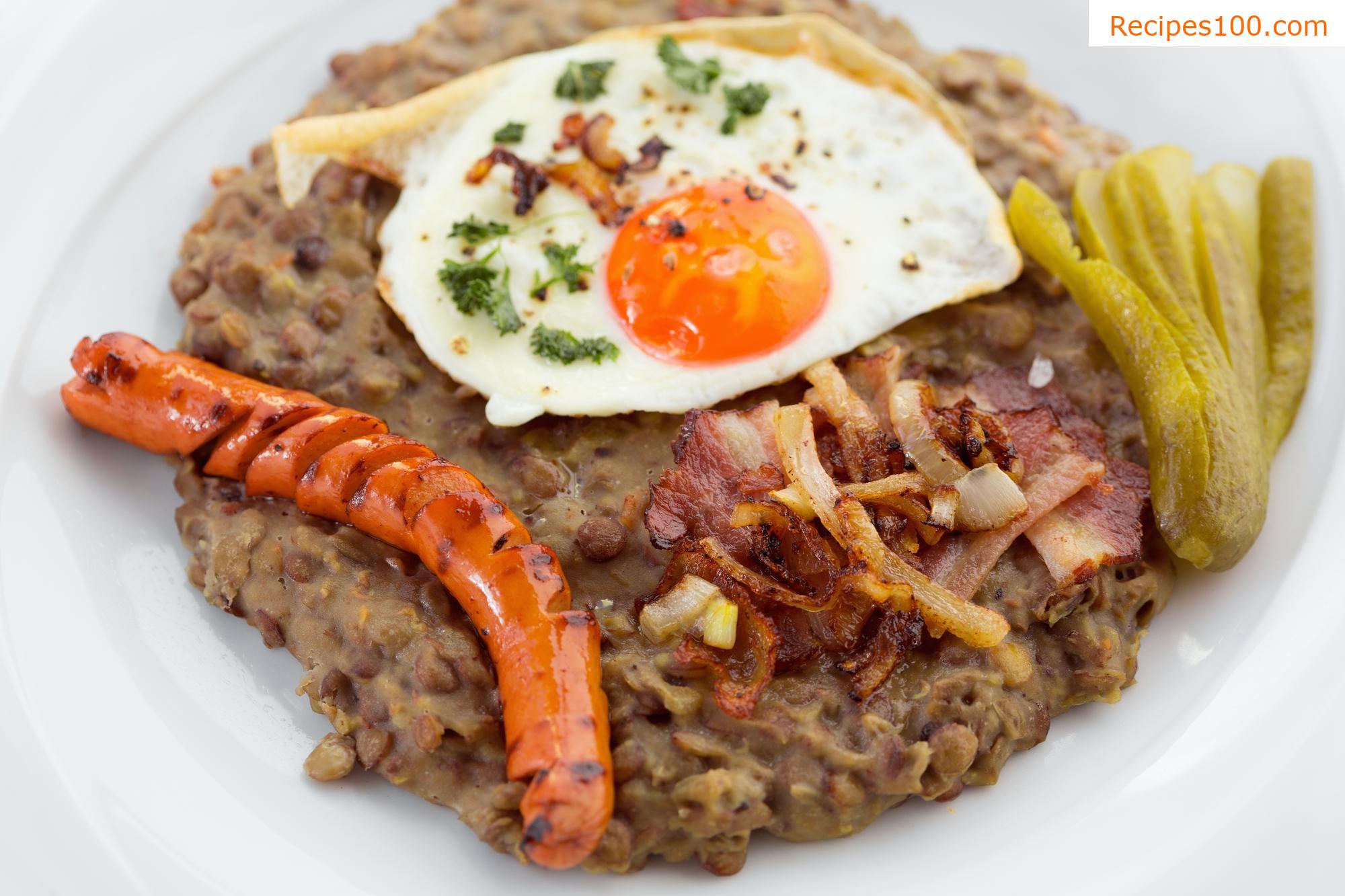 Lentils with sausage and egg