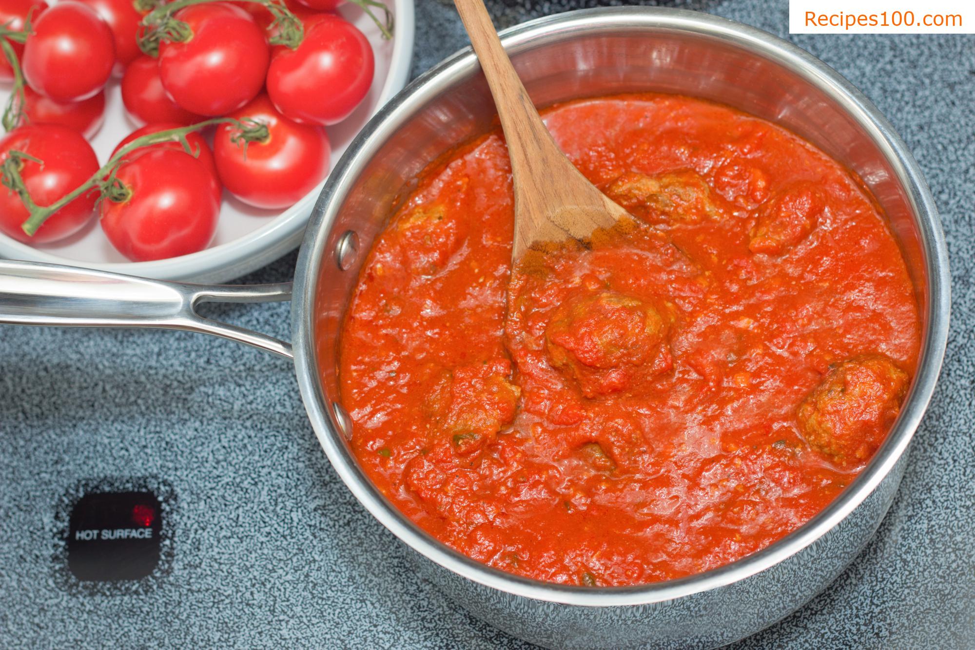 Meatballs in tomato sauce