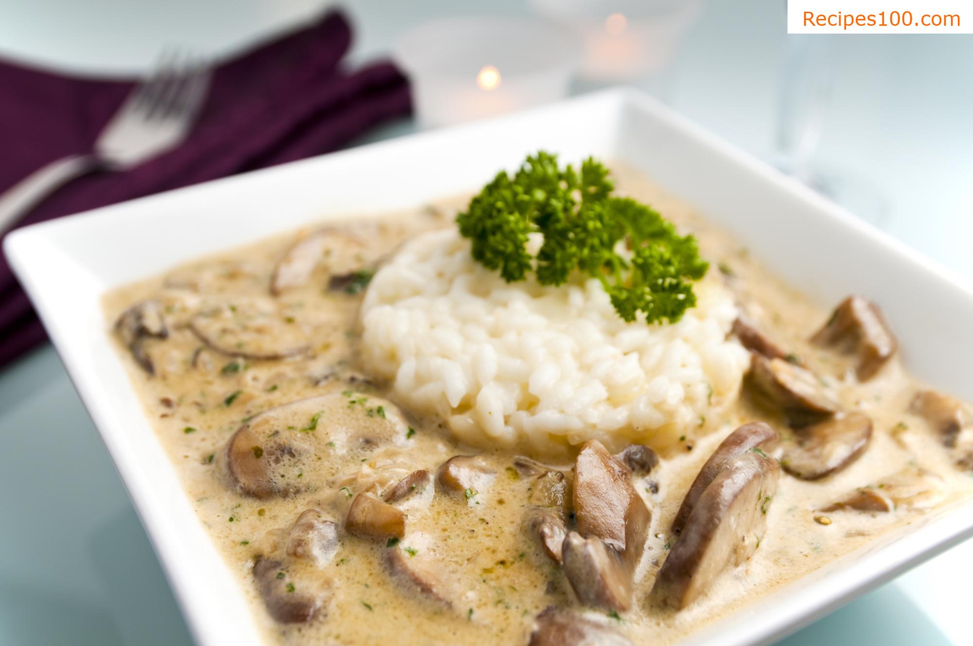 Mushroom sauce with nutmeg