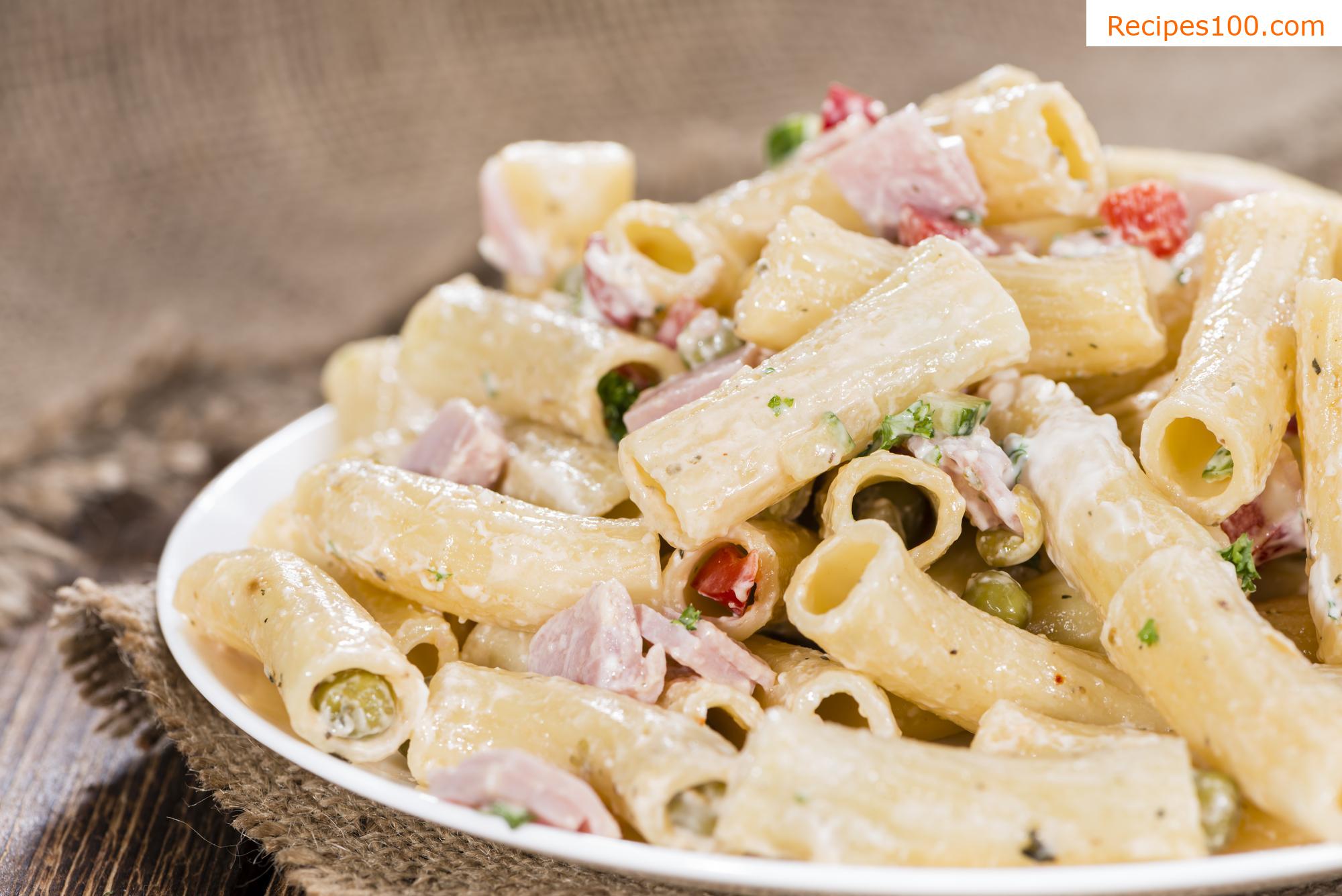 Pasta salad with vegetables and dressing