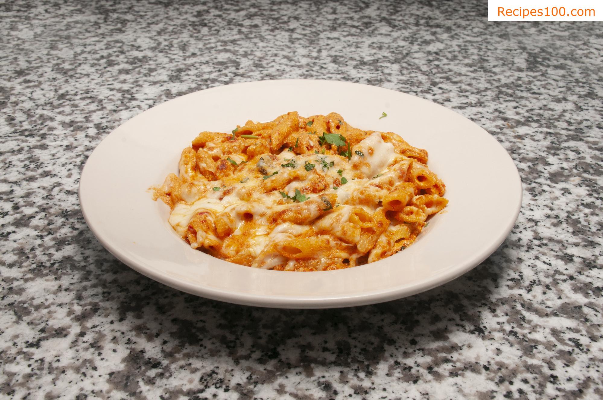 Pasta with tomato sauce, mozzarella, and English bacon.