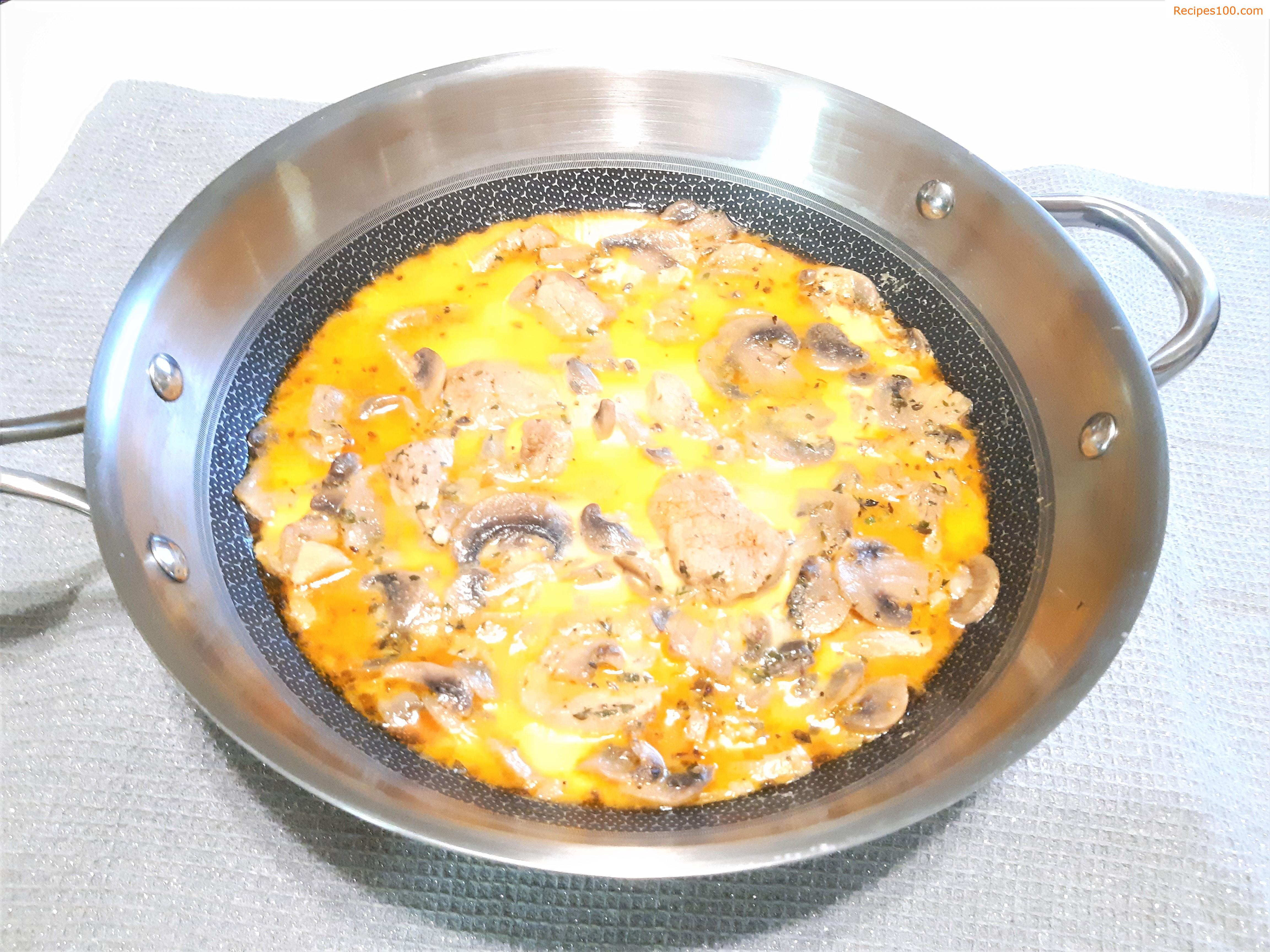 Pork tenderloin with carrots and mushrooms