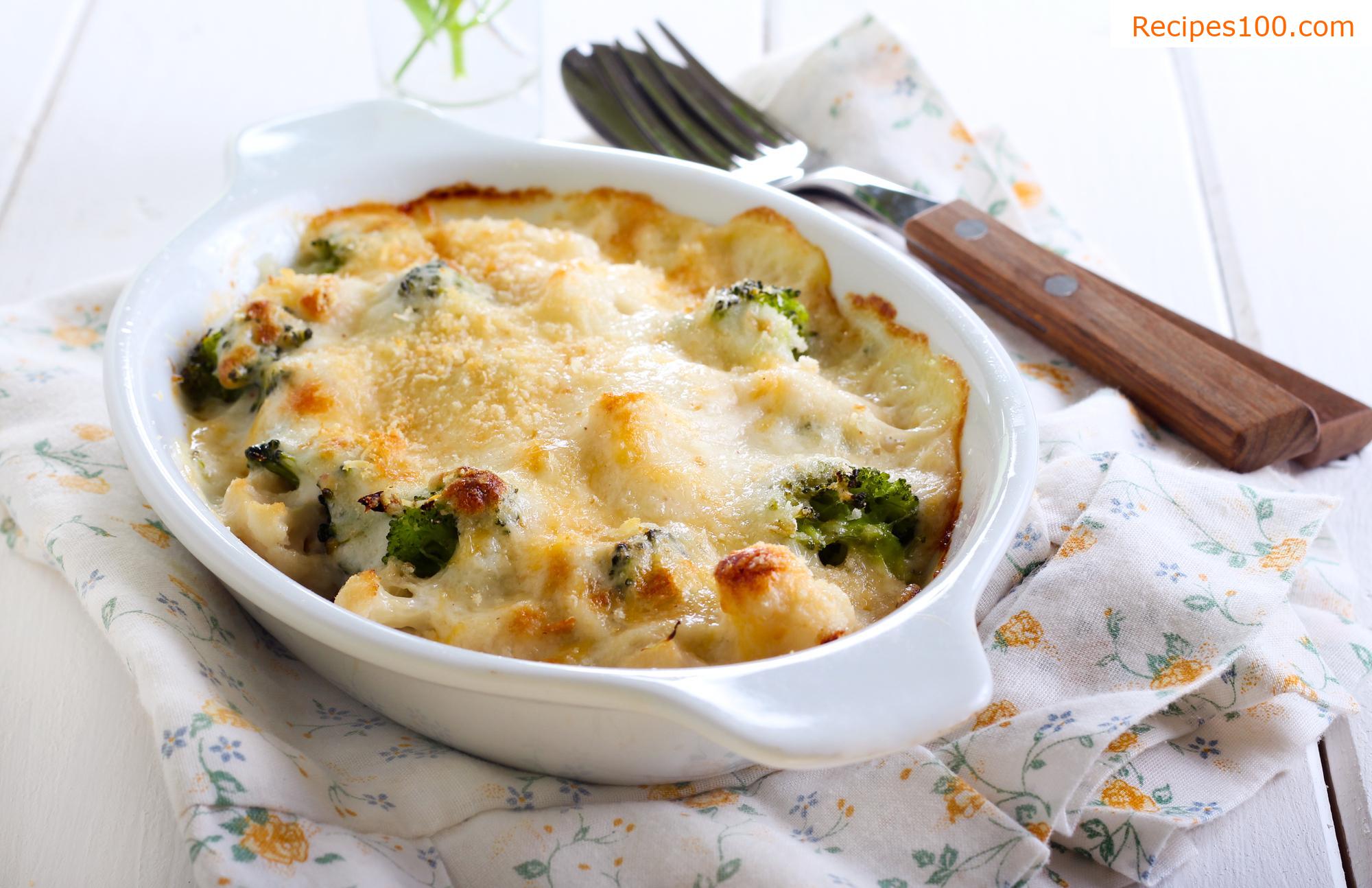Potatoes baked with broccoli