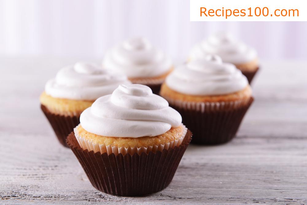 Pumpkin cupcakes with mascarpone cream
