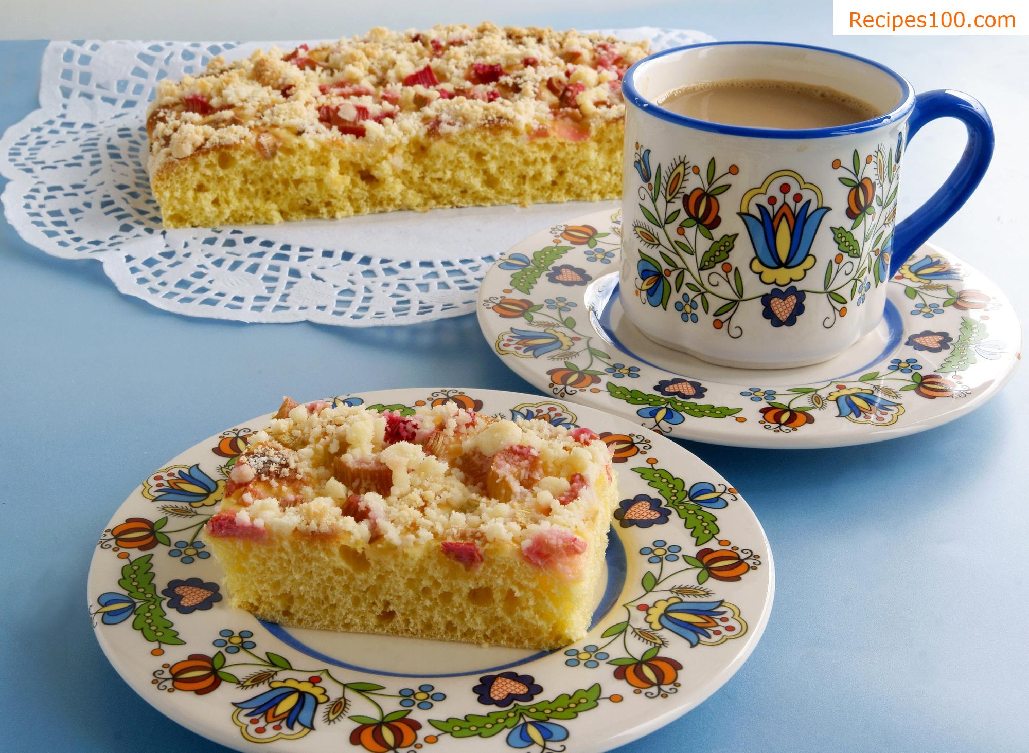 Rhubarb pie with crumb topping