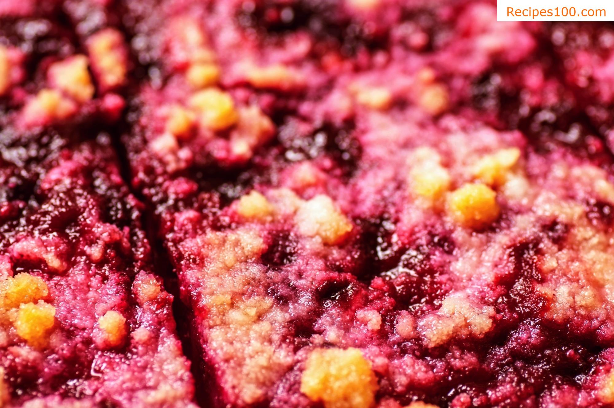 Rhubarb-strawberry pie with crumb topping