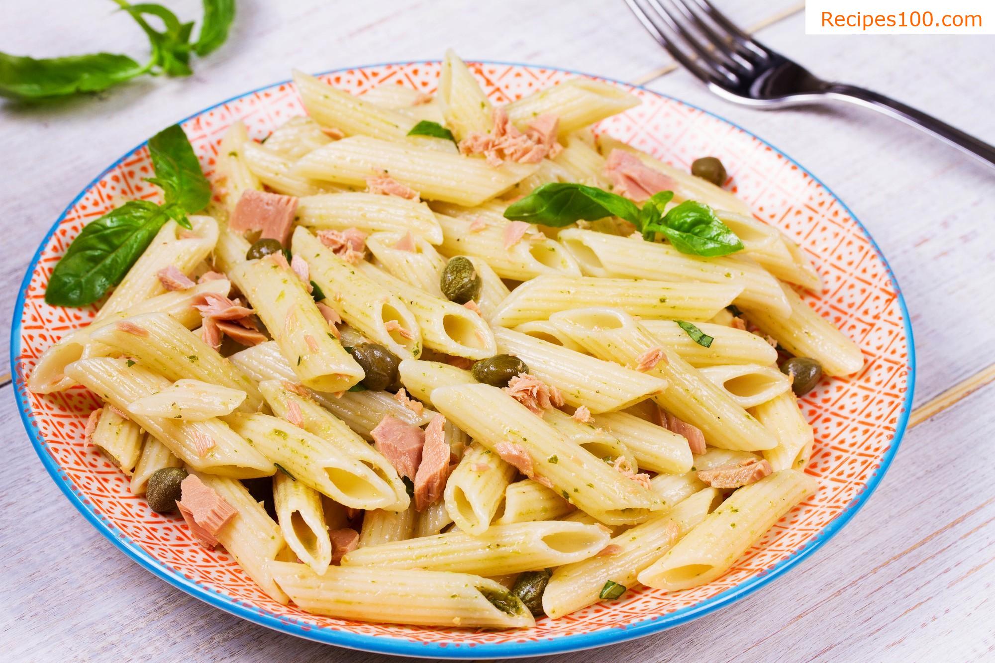 Rigatoni with tuna, zucchini, and basil