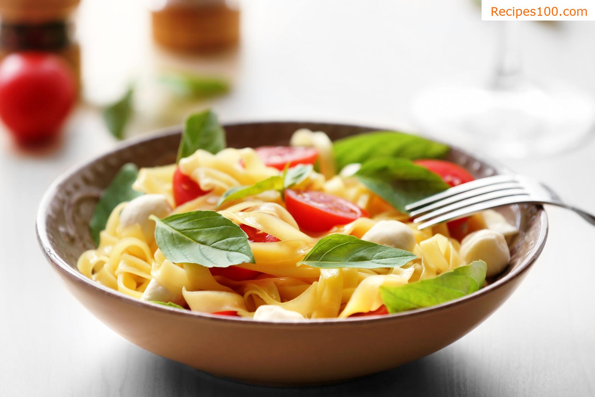 Salad with vegetables and pasta