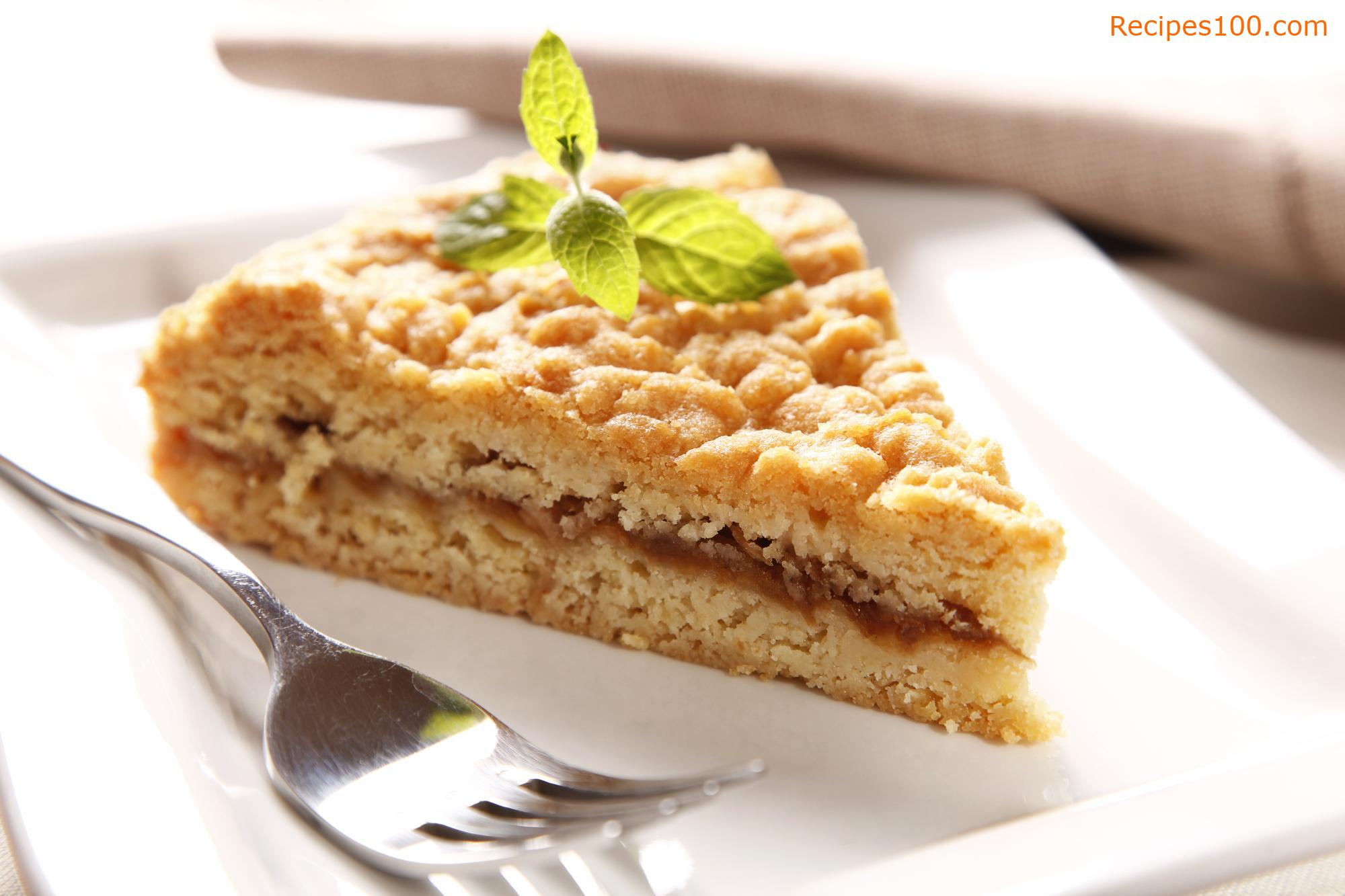 Soft apple pie with vanilla cream