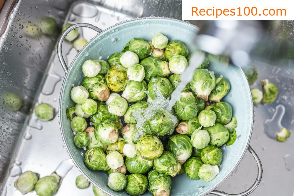 Stewed Brussels sprouts with broccoli