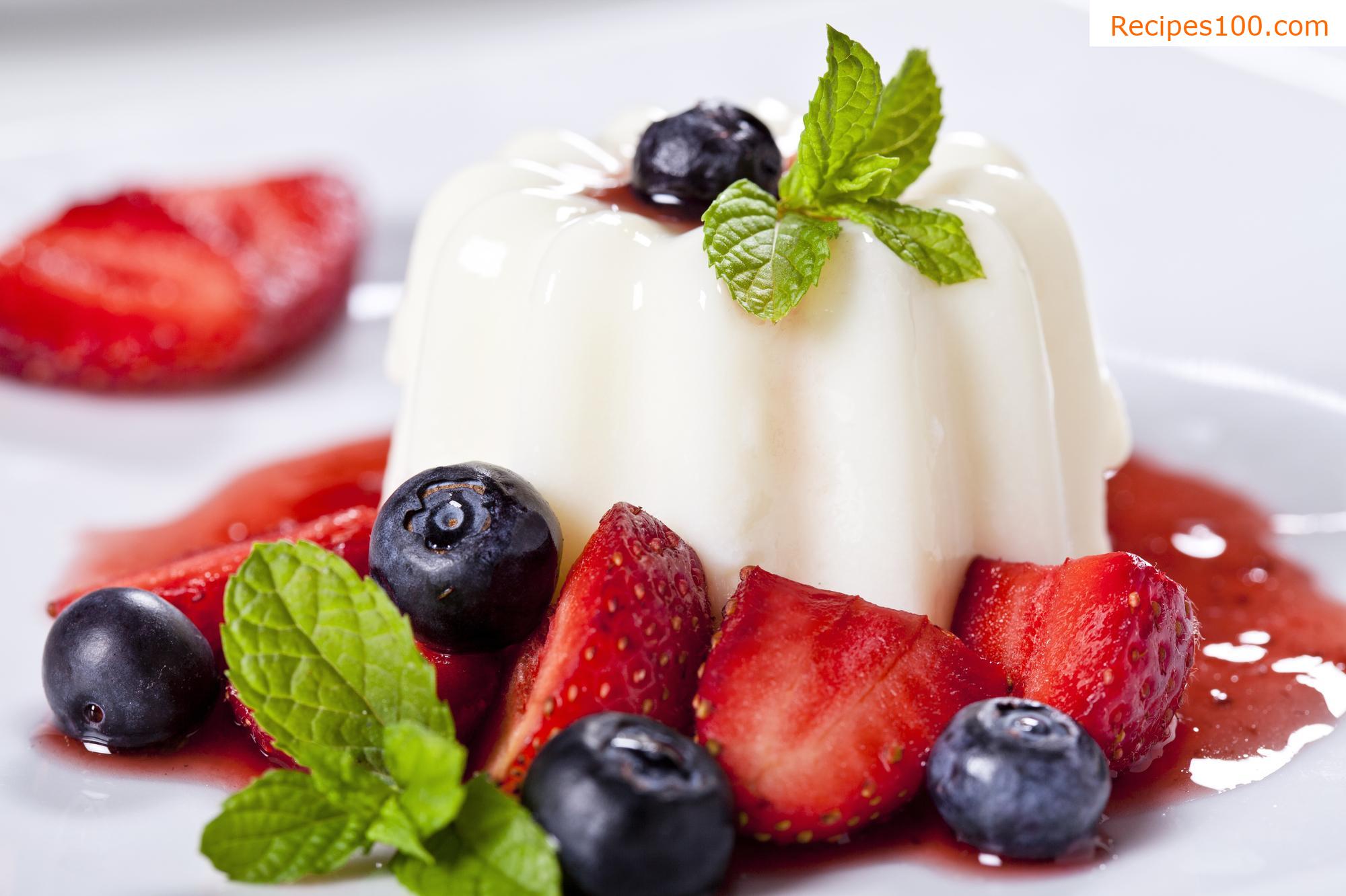 Strawberry panna cotta