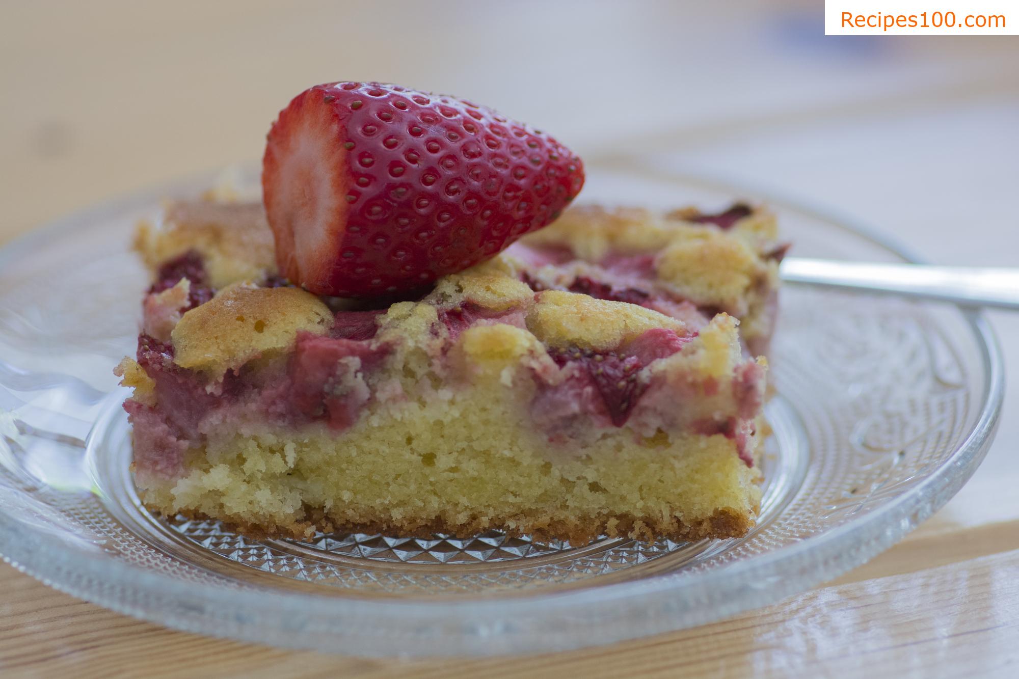 Strawberry sponge cake with quark