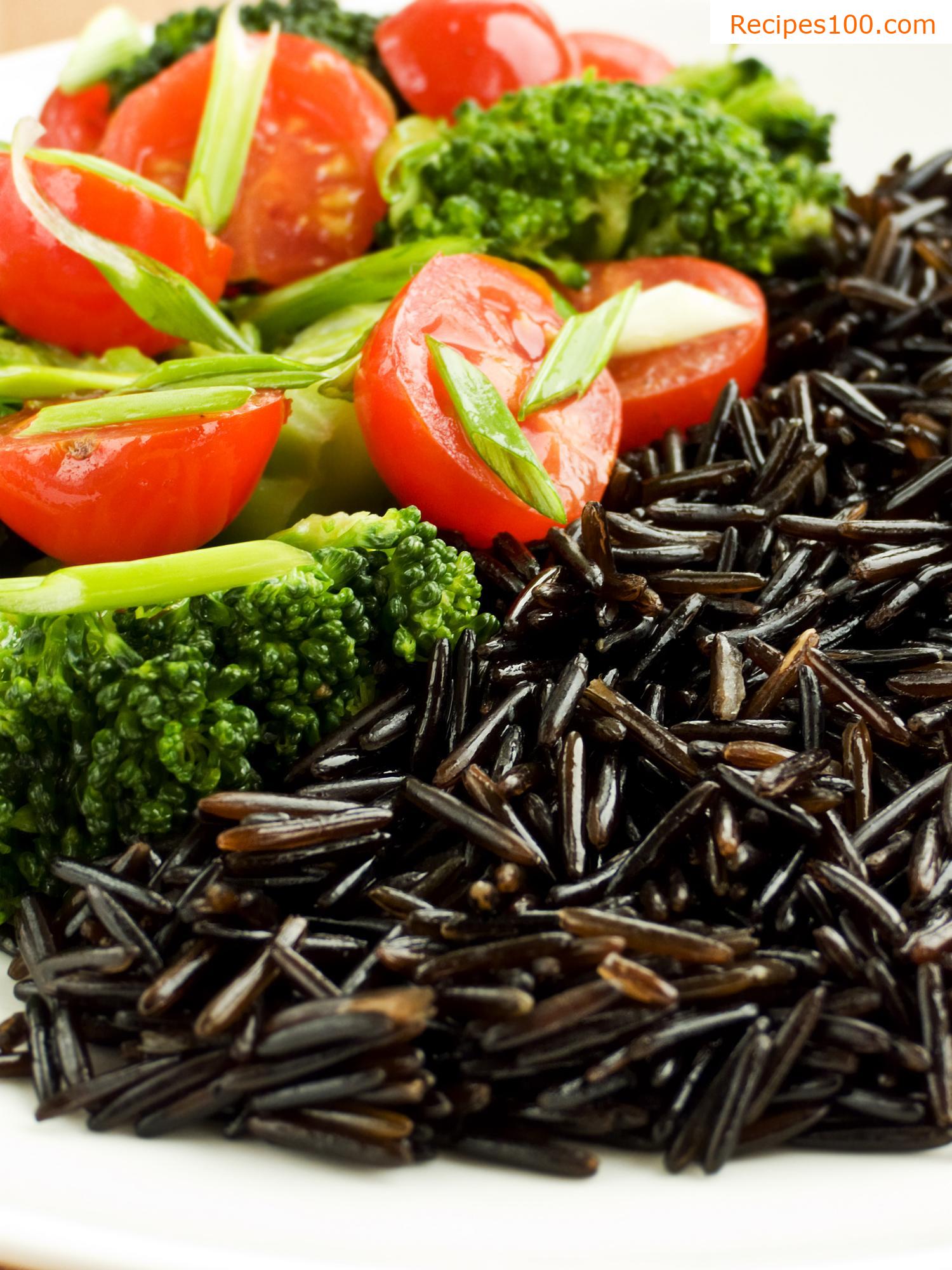 Thai rice with broccoli and tomatoes