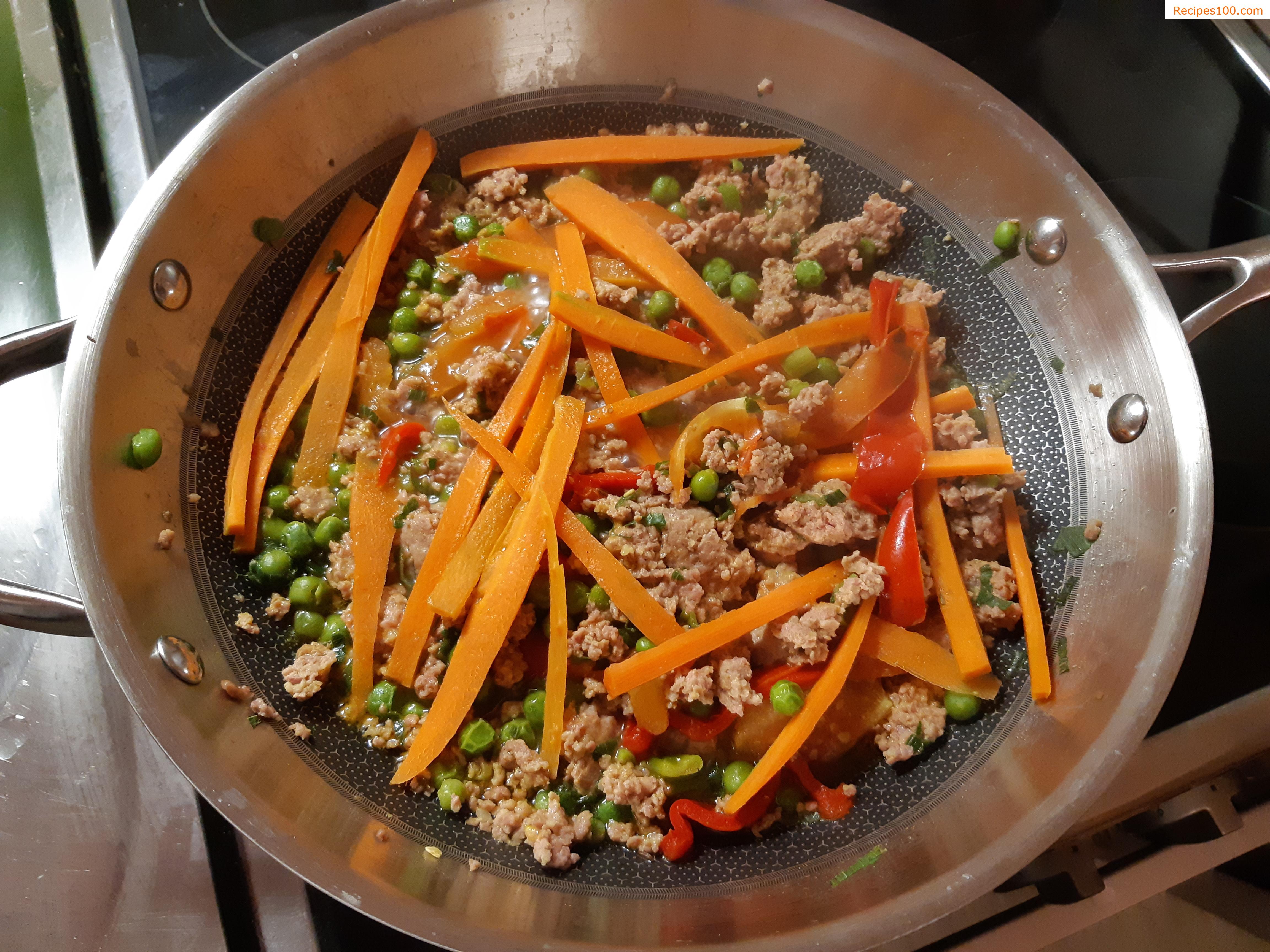 Turkey minced meat with vegetables and couscous