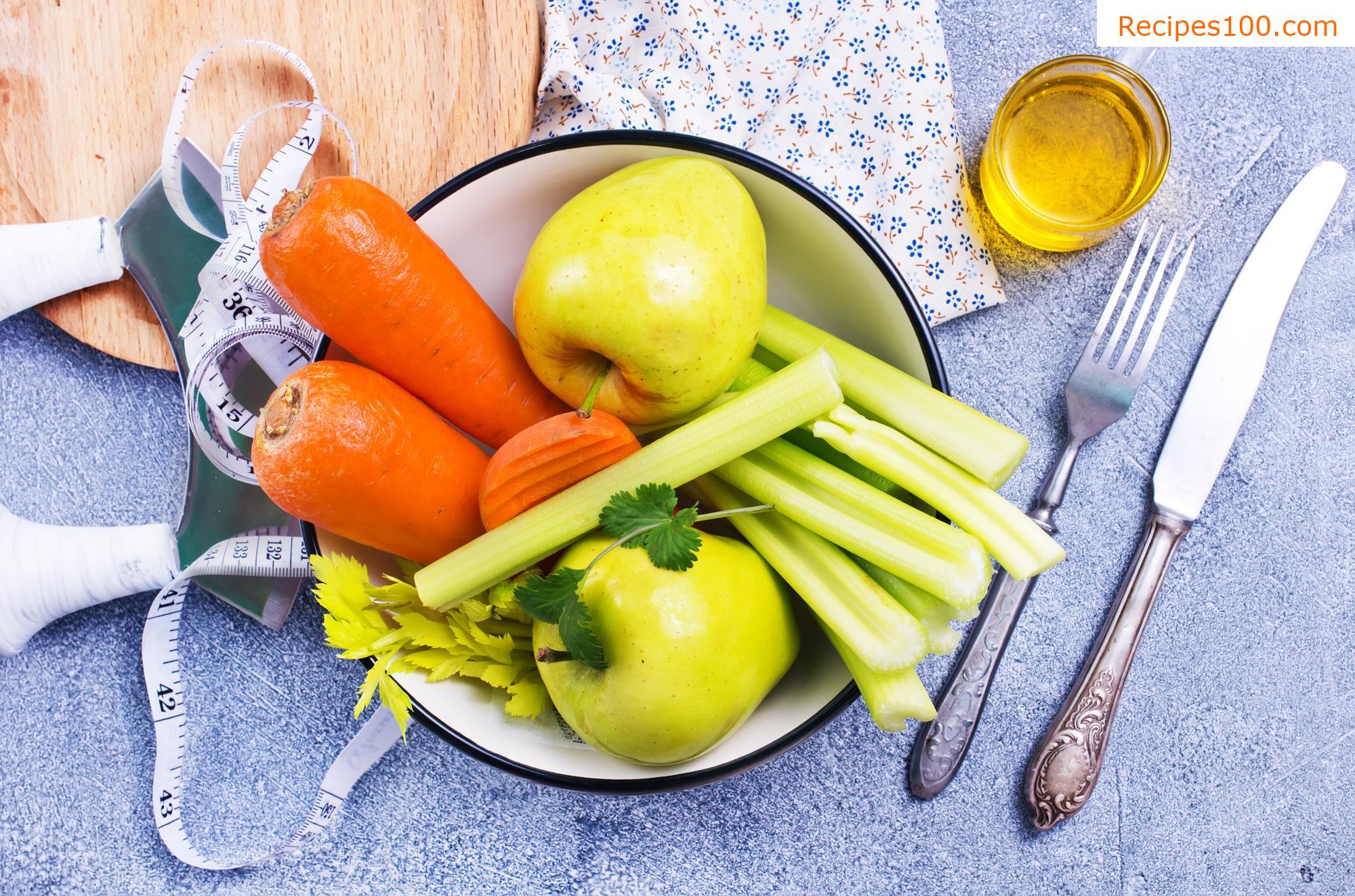 Vegetable salad with apples