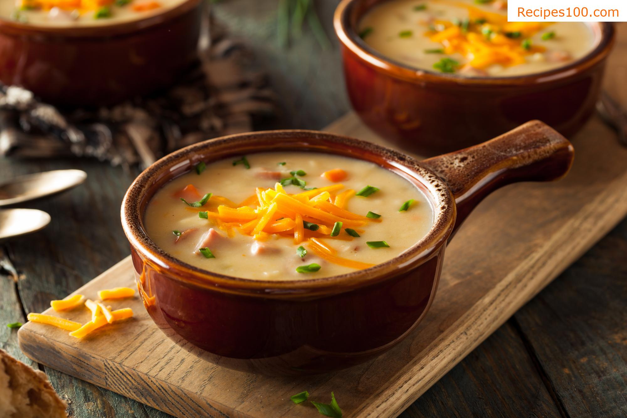 Vegetable soup with cream and cheeses