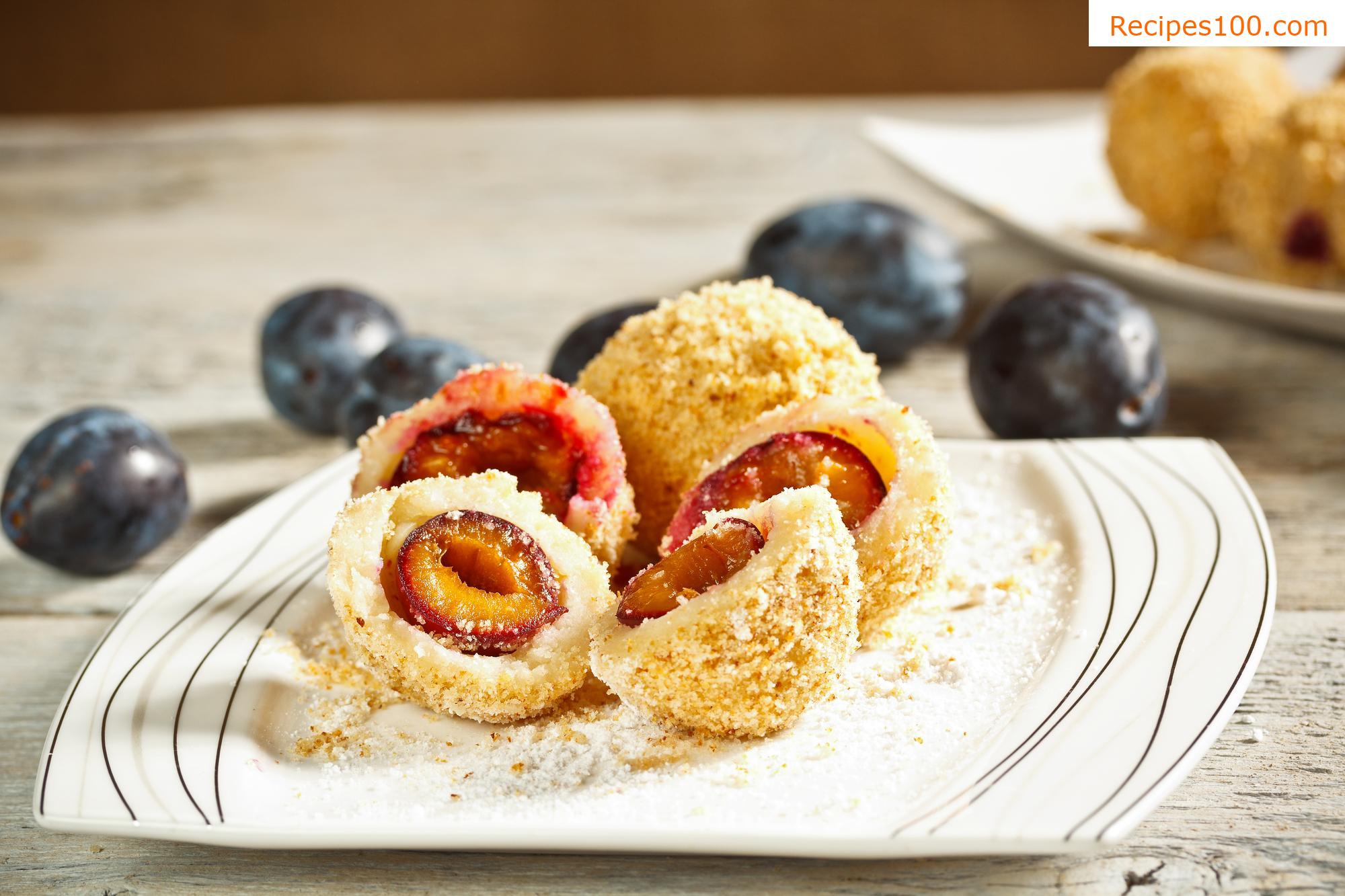 Yeast-dough fruit dumplings