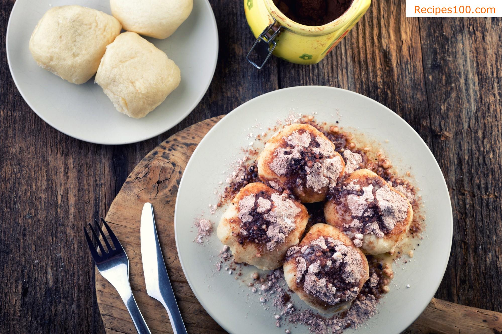 Yeast dumplings with plum butter steamed.